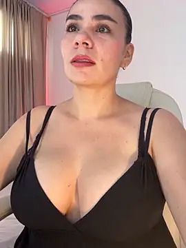 Snapshot of MeganDupont chatting on November 16, 2025, 5:50 pm MeganDupont online show from November 16, 2025, 5:50 pm