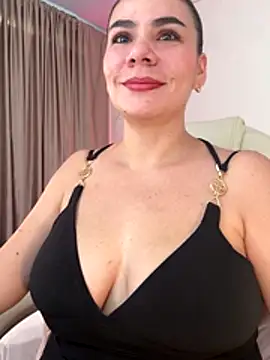 Snapshot of MeganDupont chatting on December 22, 2025, 1:00 pm MeganDupont online show from December 22, 2025, 1:00 pm