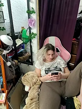 Snapshot of ScarletCallings420 chatting on April 11, 2026, 7:45 am ScarletCallings420 online show from April 11, 2026, 7:45 am