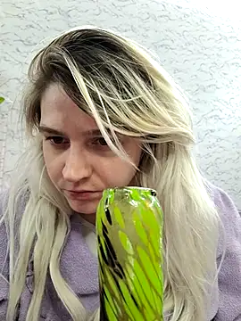 Snapshot of ScarletCallings420 chatting on April 12, 2026, 7:50 pm ScarletCallings420 online show from April 12, 2026, 7:50 pm