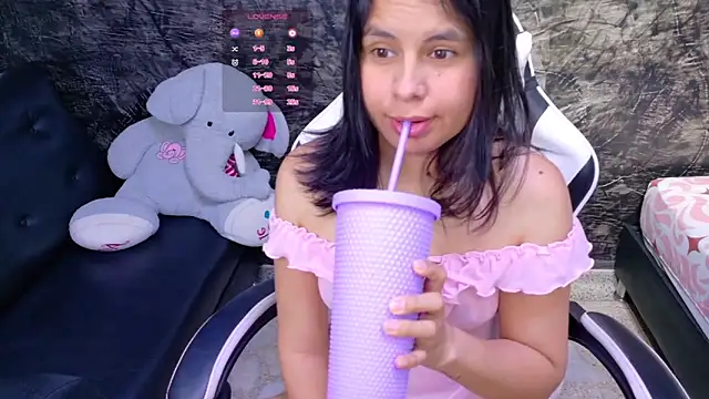 olivia love  online show from May 10, 2026, 3:47 pm