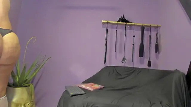 kathe hot online show from March 3, 2026, 7:54 pm