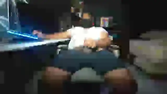 mikfgh50 online show from April 18, 2026, 4:48 am