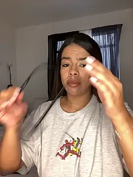 Snapshot of trianawhite chatting on December 14, 2024, 3:25 pm trianawhite online show from December 14, 2024, 3:25 pm