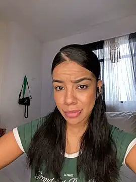 trianawhite online show from December 5, 2025, 4:27 pm