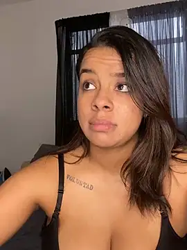 Snapshot of trianawhite chatting on March 5, 2025, 9:37 pm trianawhite online show from March 5, 2025, 9:37 pm