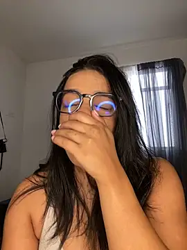 Snapshot of trianawhite chatting on September 29, 2025, 3:28 pm trianawhite online show from September 29, 2025, 3:28 pm