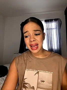 Snapshot of trianawhite chatting on September 23, 2025, 3:19 pm trianawhite online show from September 23, 2025, 3:19 pm