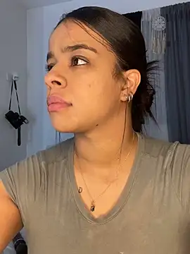 Snapshot of trianawhite chatting on March 13, 2025, 9:48 pm trianawhite online show from March 13, 2025, 9:48 pm