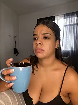 Snapshot of trianawhite chatting on December 28, 2024, 6:29 pm trianawhite online show from December 28, 2024, 6:29 pm