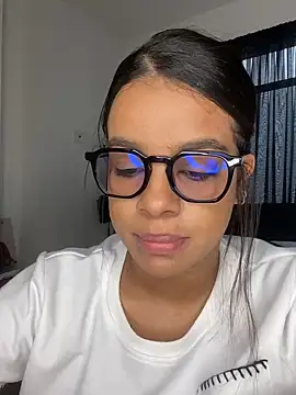 Snapshot of trianawhite chatting on December 1, 2024, 6:24 pm trianawhite online show from December 1, 2024, 6:24 pm