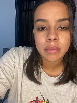 Snapshot of trianawhite chatting on March 4, 2025, 9:43 pm trianawhite online show from March 4, 2025, 9:43 pm