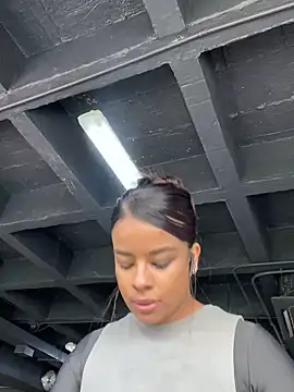 Snapshot of trianawhite chatting on December 2, 2024, 5:21 pm trianawhite online show from December 2, 2024, 5:21 pm