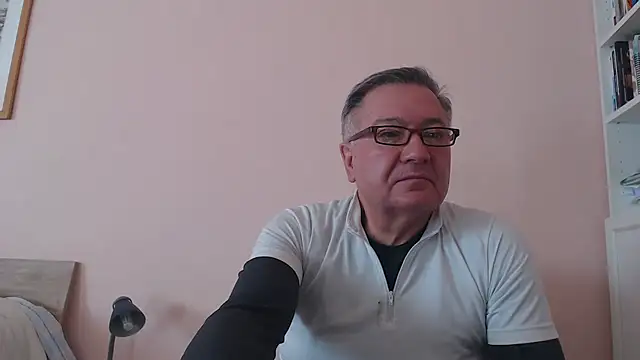 Snapshot of YOU6me chatting on November 30, 2025, 8:48 am YOU6me online show from November 30, 2025, 8:48 am