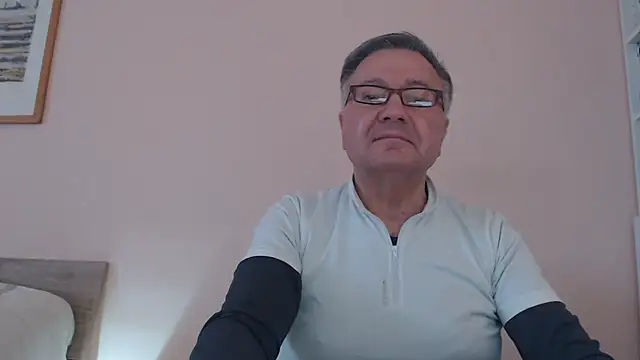 Snapshot of YOU6me chatting on December 1, 2025, 2:07 pm YOU6me online show from December 1, 2025, 2:07 pm