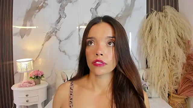 hannahill69 online show from April 14, 2026, 5:12 am