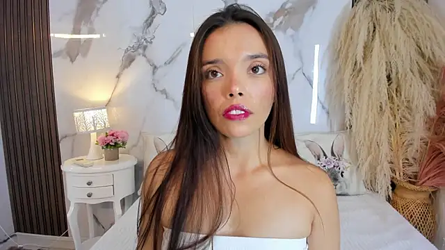 hannahill69 online show from April 18, 2026, 4:48 am