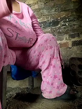 Snapshot of winterqueenx chatting on March 15, 2026, 6:31 am winterqueenx online show from March 15, 2026, 6:31 am