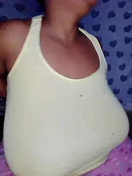 winterqueenx online show from January 8, 2025, 3:40 am