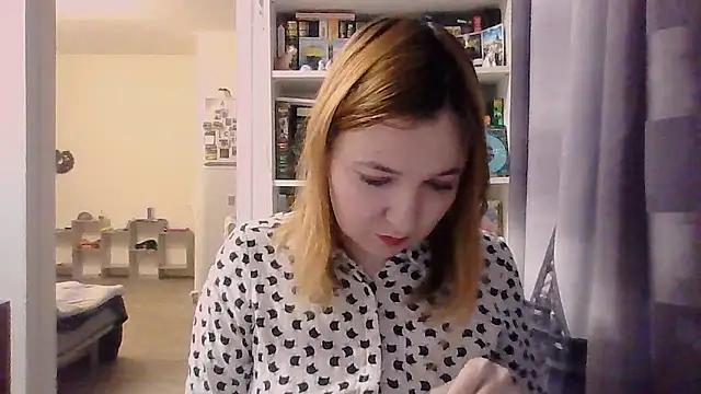 BrattyFoxyGirl online show from November 7, 2025, 11:59 am