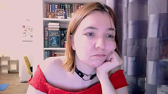 BrattyFoxyGirl online show from March 5, 2025, 5:39 pm