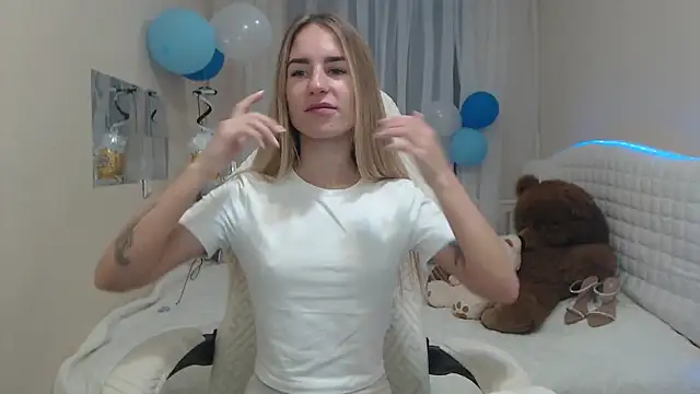 Snapshot of DeboraHorny chatting on October 3, 2025, 6:04 am DeboraHorny online show from October 3, 2025, 6:04 am