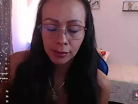 Snapshot of emmily_castro chatting on November 4, 2025, 12:20 pm emmily castro online show from November 4, 2025, 12:20 pm