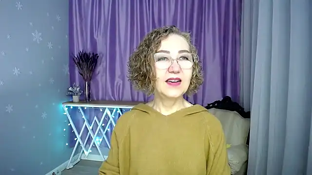 Snapshot of queen_a_n_i chatting on June 10, 2026, 8:37 am queen a n i online show from June 10, 2026, 8:37 am