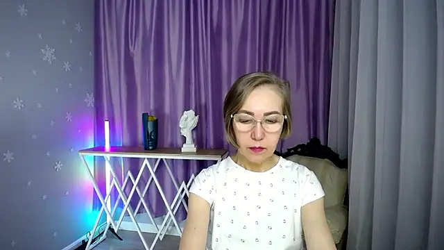 Snapshot of queen_a_n_i chatting on November 13, 2025, 9:02 am queen a n i online show from November 13, 2025, 9:02 am