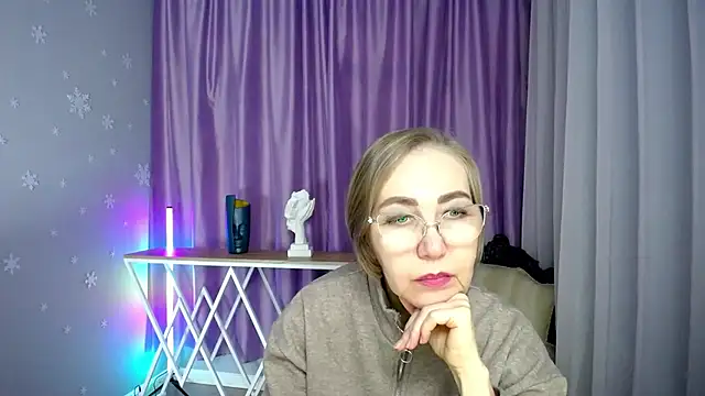 Snapshot of queen_a_n_i chatting on November 7, 2025, 11:15 am queen a n i online show from November 7, 2025, 11:15 am