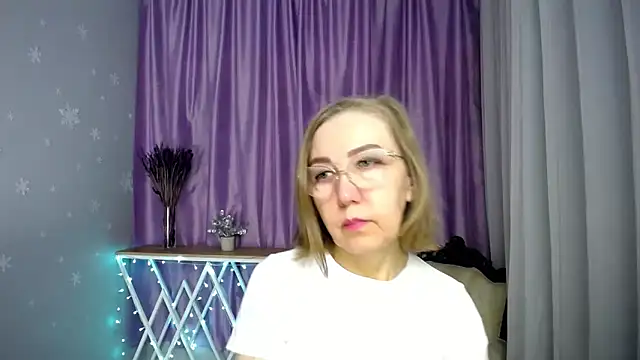 queen a n i online show from May 8, 2026, 7:12 am