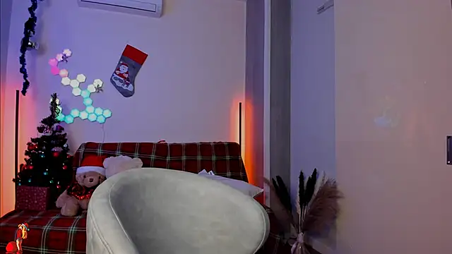 Snapshot of victorias_world chatting on December 19, 2024, 4:24 pm victorias world online show from December 19, 2024, 4:24 pm