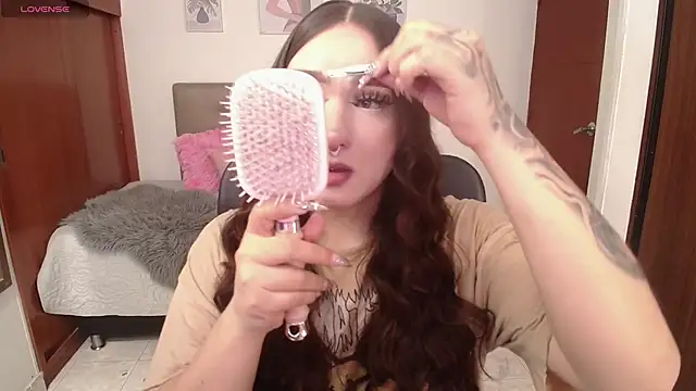 Miley Baker online show from December 4, 2025, 2:49 pm