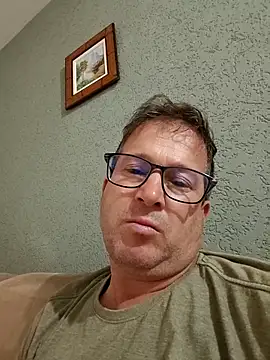 Snapshot of tavio1 chatting on February 8, 2026, 12:41 am tavio1 online show from February 8, 2026, 12:41 am