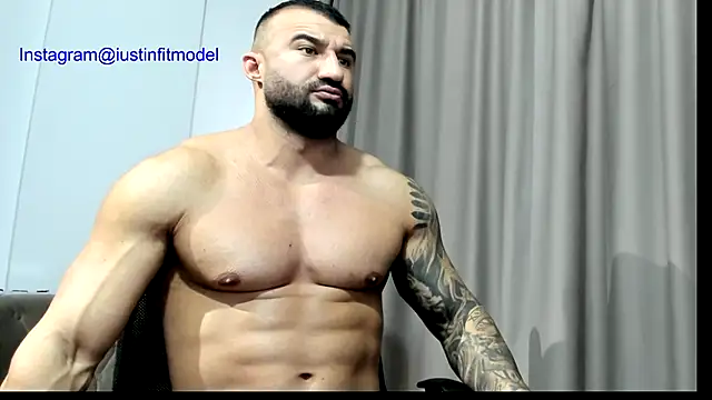 Snapshot of MuscleJohn chatting on December 1, 2025, 10:27 am MuscleJohn online show from December 1, 2025, 10:27 am