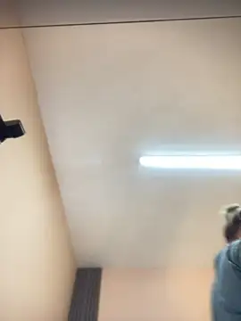 EYMI TOMSOM online show from November 4, 2025, 10:41 am