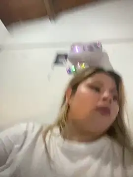 Snapshot of EYMI_TOMSOM chatting on May 1, 2026, 12:48 am EYMI TOMSOM online show from May 1, 2026, 12:48 am