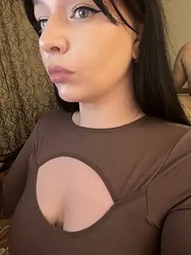 Snapshot of HellMoor chatting on November 24, 2025, 10:43 pm HellMoor online show from November 24, 2025, 10:43 pm