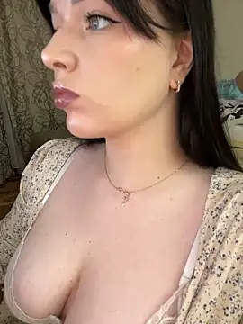 Snapshot of HellMoor chatting on November 5, 2025, 6:00 pm HellMoor online show from November 5, 2025, 6:00 pm