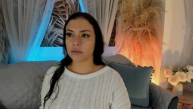 Snapshot of Nicolle_W chatting on June 1, 2026, 11:43 am Nicolle W online show from June 1, 2026, 11:43 am