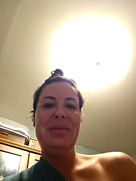 RebeccaXO  online show from April 24, 2026, 4:47 am