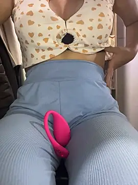 Snapshot of DulceMya6 chatting on January 4, 2025, 11:48 pm DulceMya6 online show from January 4, 2025, 11:48 pm