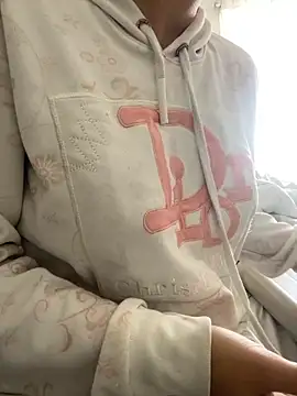 Snapshot of DulceMya6 chatting on October 10, 2025, 1:12 pm DulceMya6 online show from October 10, 2025, 1:12 pm