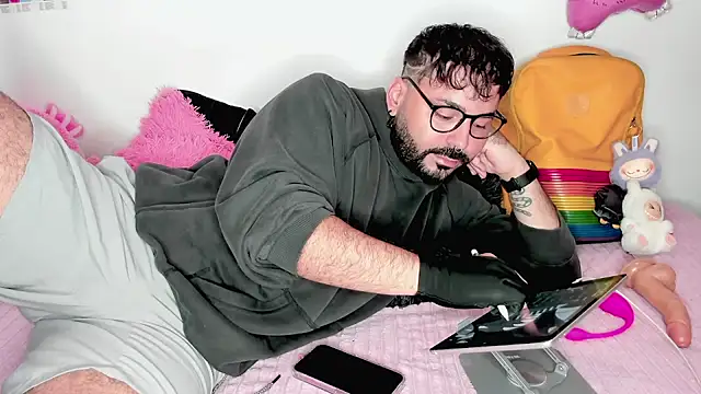 Snapshot of johnnyalx chatting on December 1, 2025, 7:26 pm johnnyalx online show from December 1, 2025, 7:26 pm