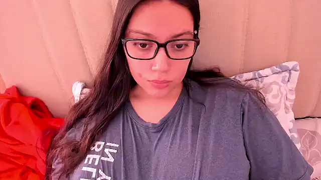 Snapshot of roniewester chatting on May 4, 2026, 2:53 pm roniewester online show from May 4, 2026, 2:53 pm