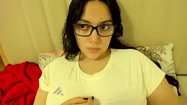 Snapshot of roniewester chatting on July 5, 2026, 11:55 pm roniewester online show from July 5, 2026, 11:55 pm