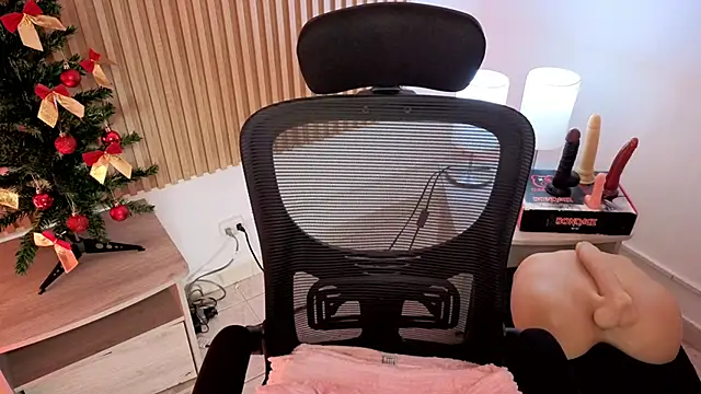 Snapshot of MarianL0ve chatting on December 13, 2025, 8:04 pm MarianL0ve online show from December 13, 2025, 8:04 pm