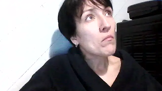 Snapshot of SunnyAmorre chatting on October 19, 2025, 6:54 pm SunnyAmorre online show from October 19, 2025, 6:54 pm