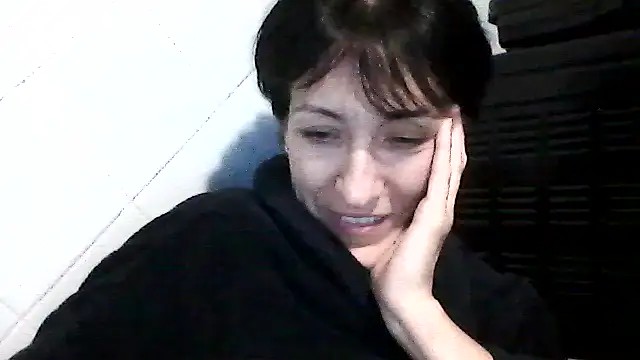 Snapshot of SunnyAmorre chatting on October 18, 2025, 8:33 pm SunnyAmorre online show from October 18, 2025, 8:33 pm