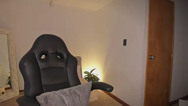 Snapshot of Ally_Snow chatting on November 11, 2025, 10:54 am Ally Snow online show from November 11, 2025, 10:54 am